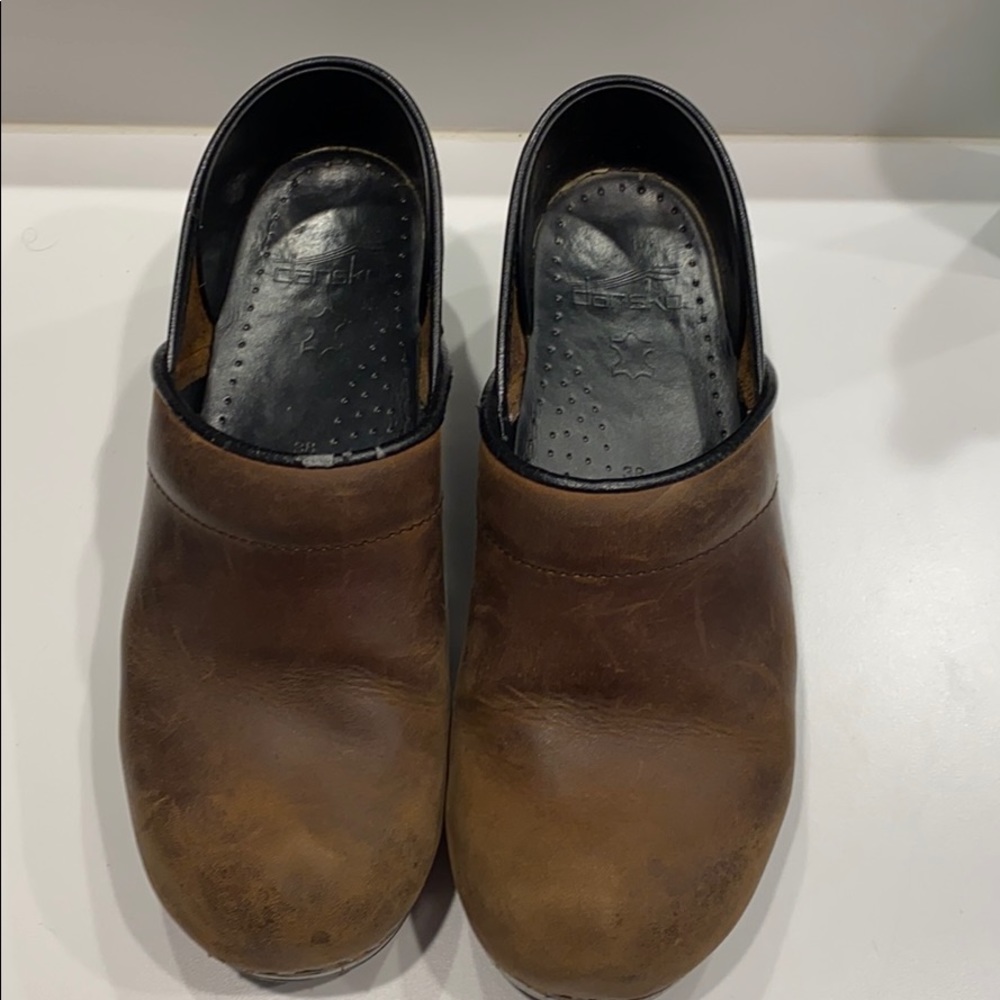 Danskos brown